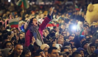 Tūkstošiem Bulgārijā pieprasa valdības atkāpšanos korupcijas dēļ
