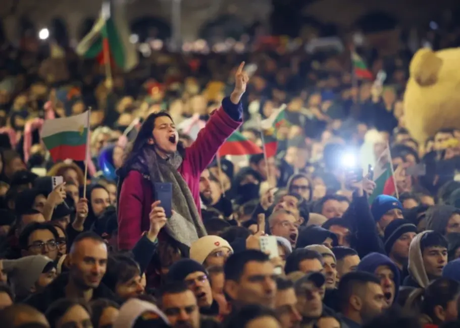 Tūkstošiem Bulgārijā pieprasa valdības atkāpšanos korupcijas dēļ