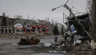 Ukraina veic vairākus triecienus Krievijas objektiem: bojāts naftas termināls, kuģi un iznīcinātāji