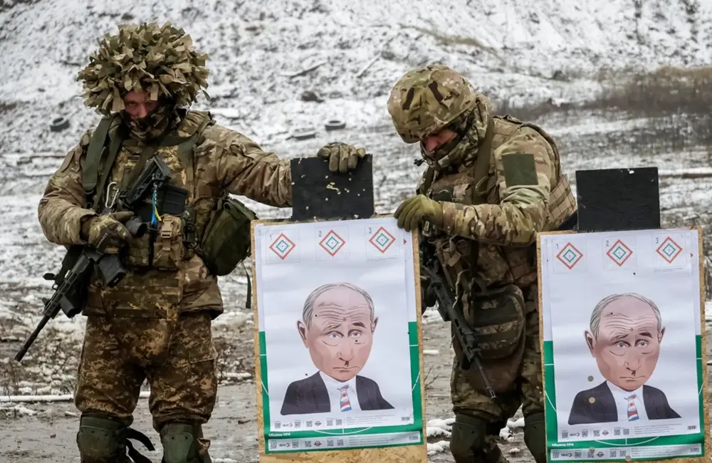 Ukrainas droni izraisījuši plašus traucējumus Krievijas infrastruktūrā: apturēta naftas ieguve un slēgtas Maskavas lidostas