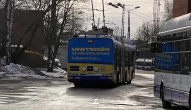 Ukrainas iedzīvotāji Rīgā: Bezmaksas braukšanas atlaide pagarināta līdz 2026. gada vidum, nepieciešama e-talona aktivizācija