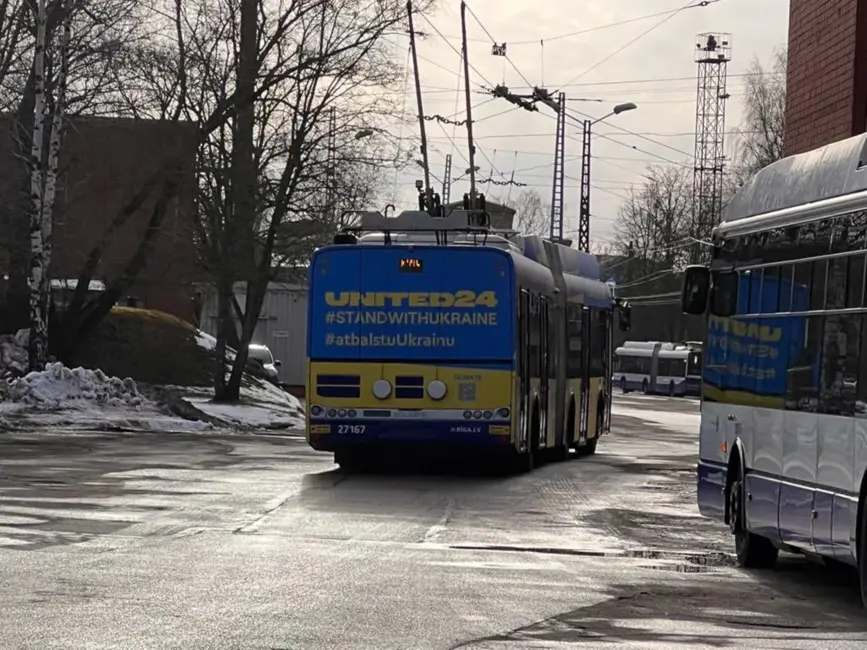 Ukrainas iedzīvotāji Rīgā: Bezmaksas braukšanas atlaide pagarināta līdz 2026. gada vidum, nepieciešama e-talona aktivizācija