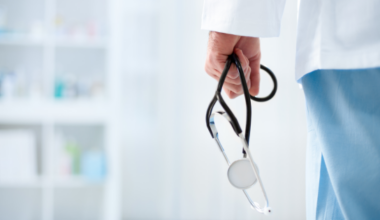 Atbilstoši 2026. gada valsts budžeta prioritātēm pārskata veselības aprūpes pakalpojumus