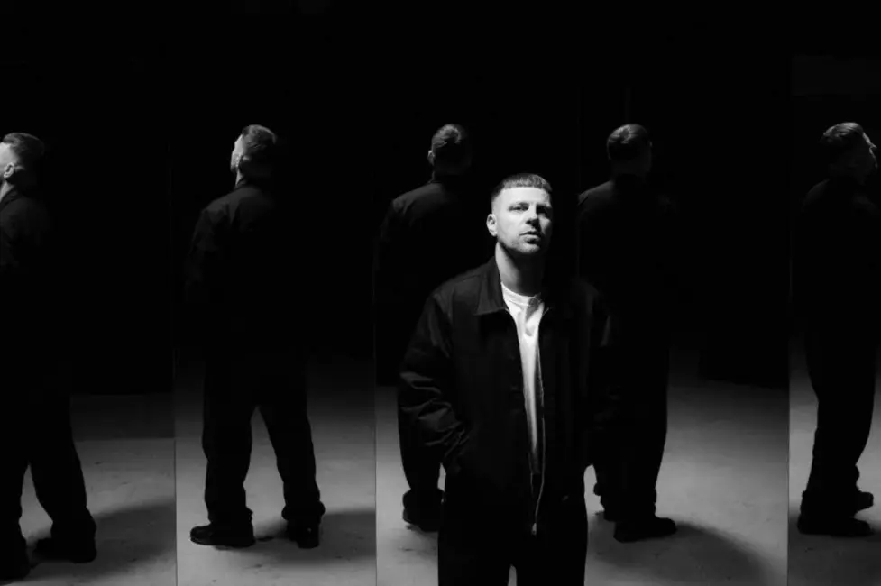 VIDEO. Ozols atzīmē 30 gadus uz skatuves ar jaunu dziesmu "Aust Rīts" un grandiozu koncertu "Xiaomi Arēnā"