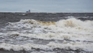 Vētra pārtrauc prāmju satiksmi starp Hījumā un Igaunijas kontinentu