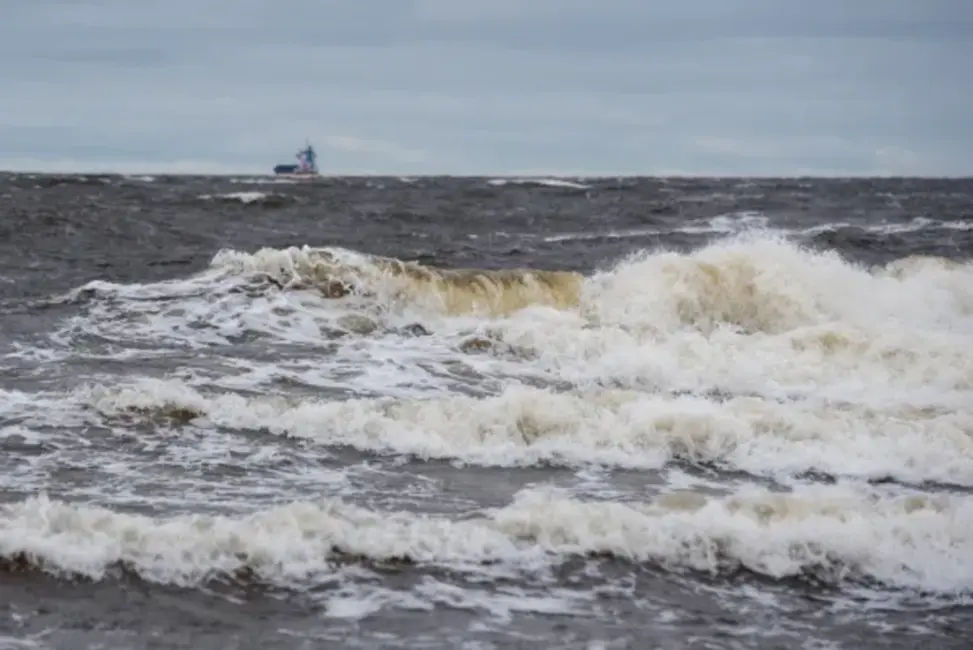Vētra pārtrauc prāmju satiksmi starp Hījumā un Igaunijas kontinentu
