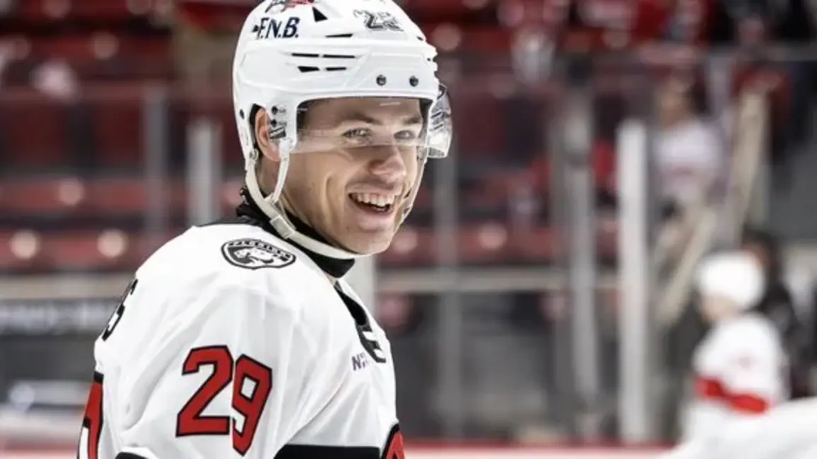 Vilmanim sesto reizi sezonā vārti AHL, Ločmelim rezultatīva piespēle latviešu duelī