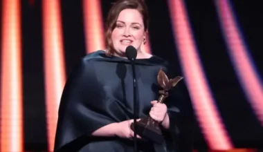 «Viņa man uzbļāva virsū»: seriāla «Baby Reindeer» aktrise Džesika Ganinga atklāj pārsteidzošu fanu reakciju