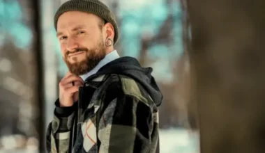 „X-Faktora” uzvarētājs Arturs Gruzdiņš kopā ar „Knīpām un Knauķiem” iepriecina ar Ziemassvētku dziesmu un smilšu animācijas video