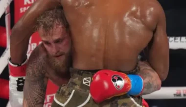 Žokļa lūzums atmaksājas: Džeiks Pols par sešām minūtēm ringā pret Džošua nopelna miljonus
