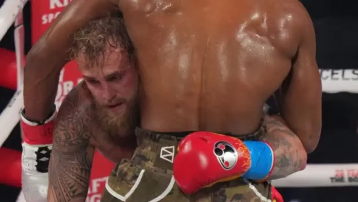 Žokļa lūzums atmaksājas: Džeiks Pols par sešām minūtēm ringā pret Džošua nopelna miljonus