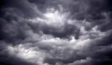 Zviedriju satricina spēcīga vētra: trīs cilvēki zaudējuši dzīvību