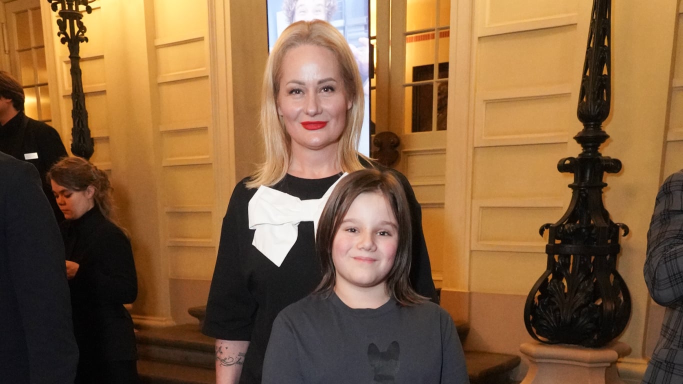 Binnijas Ārbergas puika pusotra mēneša laikā noskatās 15 teātra izrādes — Santa