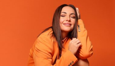 «Tā bija smaga emocionāla pieredze» – Kristīne Stakena pēcdzemdību sajūtas pārvērtusi dzejā — Santa