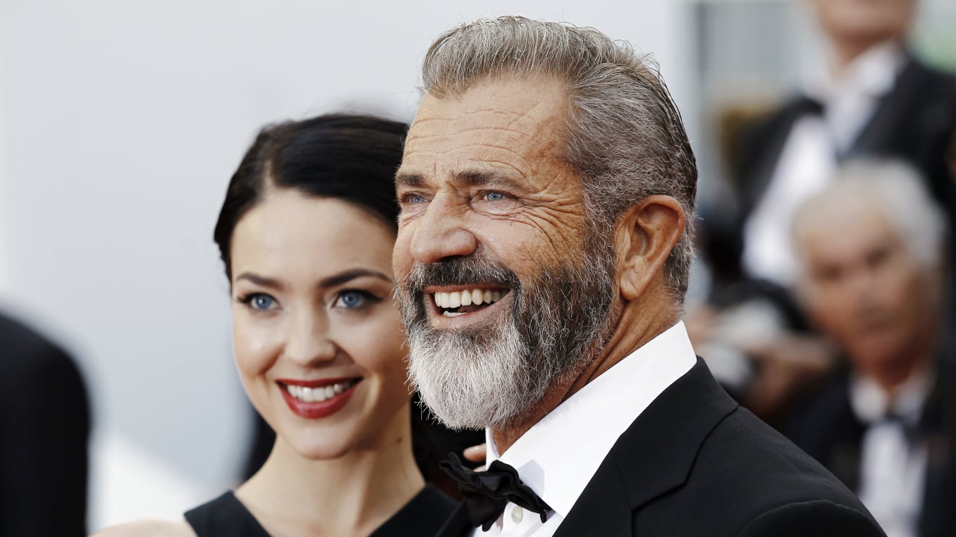 Viņa bija 34 gadus jaunāka, bet… Mels Gibsons izšķīries ar sava devītā bērna māti — Santa