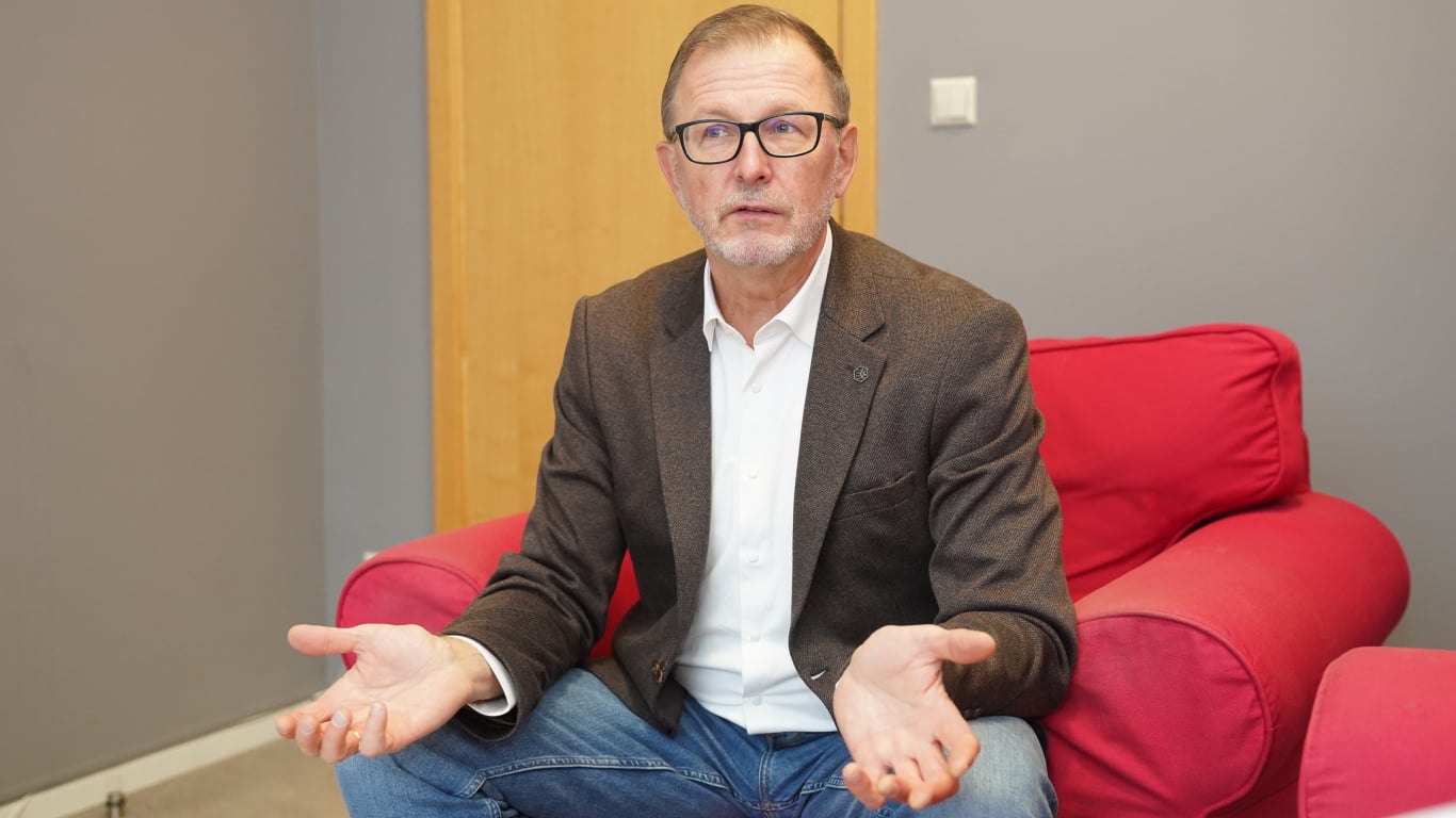 «Ieraugot cepumus, kļūstu zaļš» — Santa