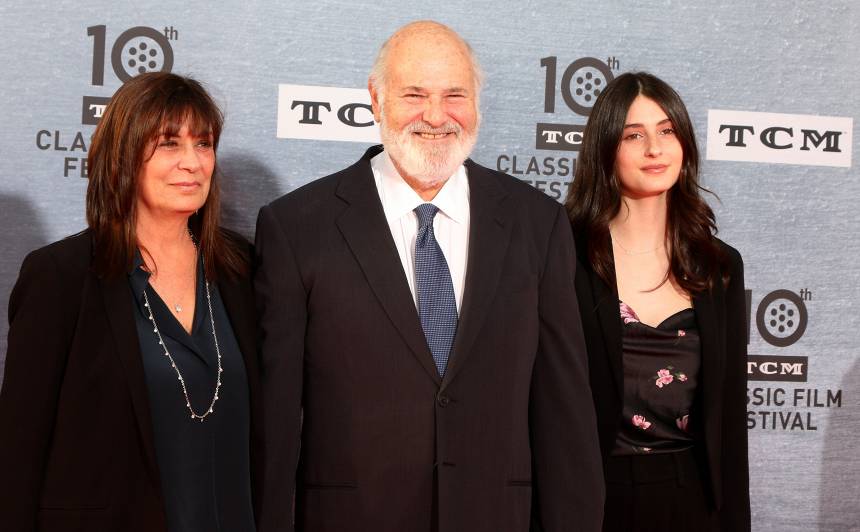 noslepkavots slavens režisors un viņa sieva. Aizdomās tur viņa dēlu — Santa