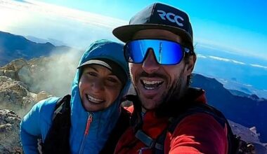 Iespējams, cerēja inscenēt nelaimes gadījumu. Austrijā vīrietis kalnos nosalšanai atstāj draudzeni — Santa