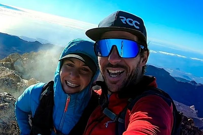 Iespējams, cerēja inscenēt nelaimes gadījumu. Austrijā vīrietis kalnos nosalšanai atstāj draudzeni — Santa