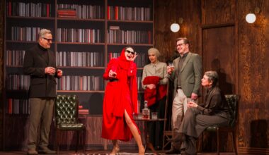 Viss par Ievu. Stāsts par sieviešu intrigām un konkurenci — Santa