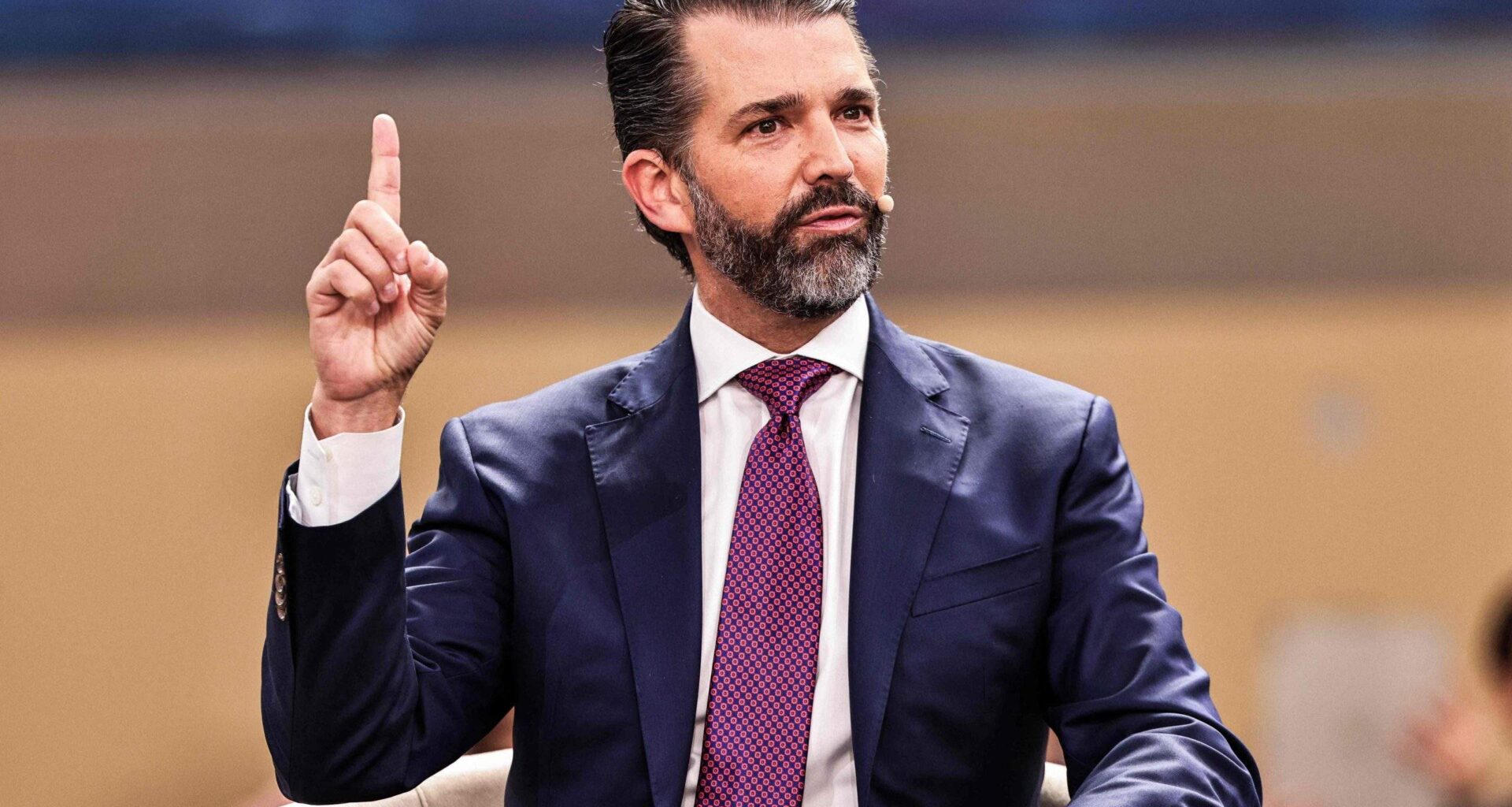 “Viņš ir neprognozējams…” Trampa vecākais dēls atklāj, uz ko viņa tēvs būtu gatavs