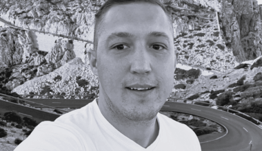 Latviju pāršalkusi sēru vēsts: pēc cīņas ar smagu slimību mūžībā devies Artūrs Deksnis, kura stāstam sekoja tūkstoši