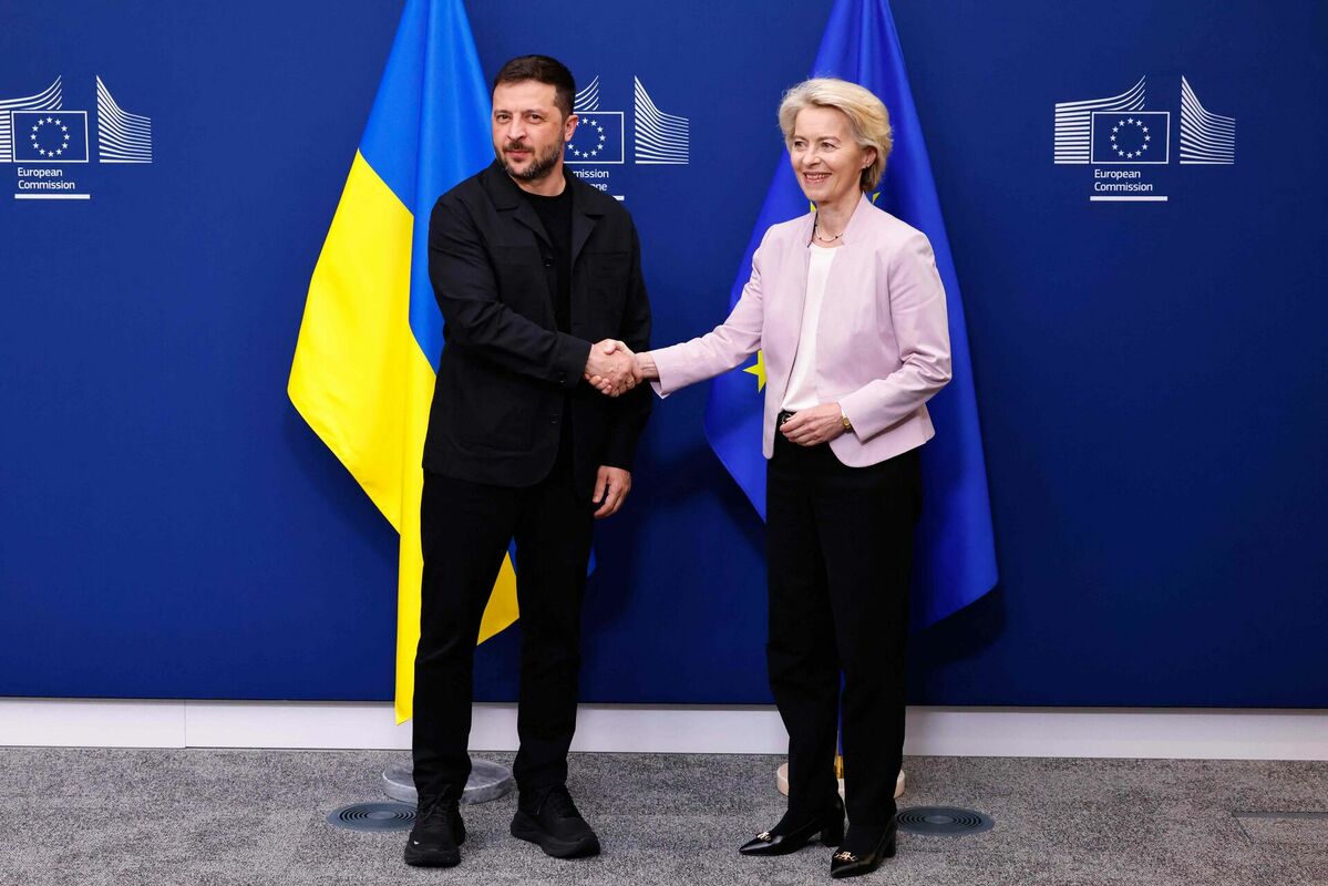 Volodimirs Zelenskis un Urzula fon der Leiena. Foto:  Simon Wohlfahrt / AFP