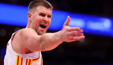 "Hawks" bez Porziņģa zaudē "Pistons" komandai - Delfi