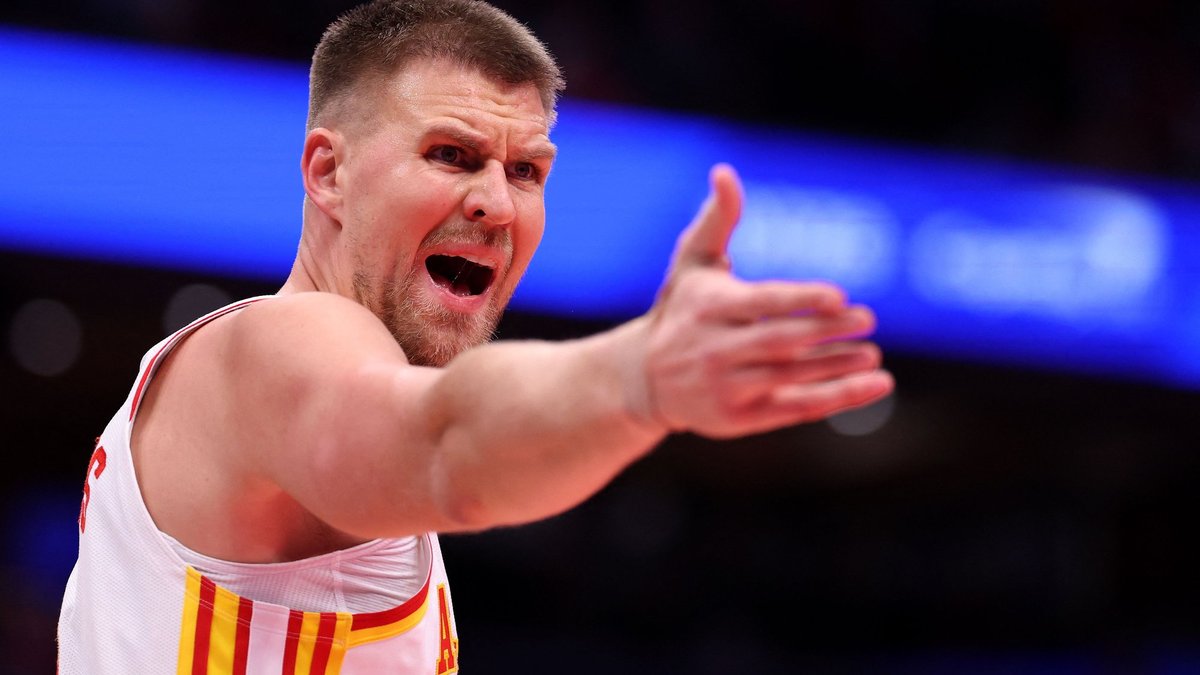 "Hawks" bez Porziņģa zaudē "Pistons" komandai - Delfi