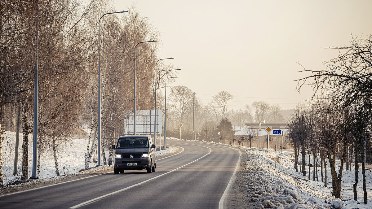 kā valsts maina autoceļu apgaismojumu