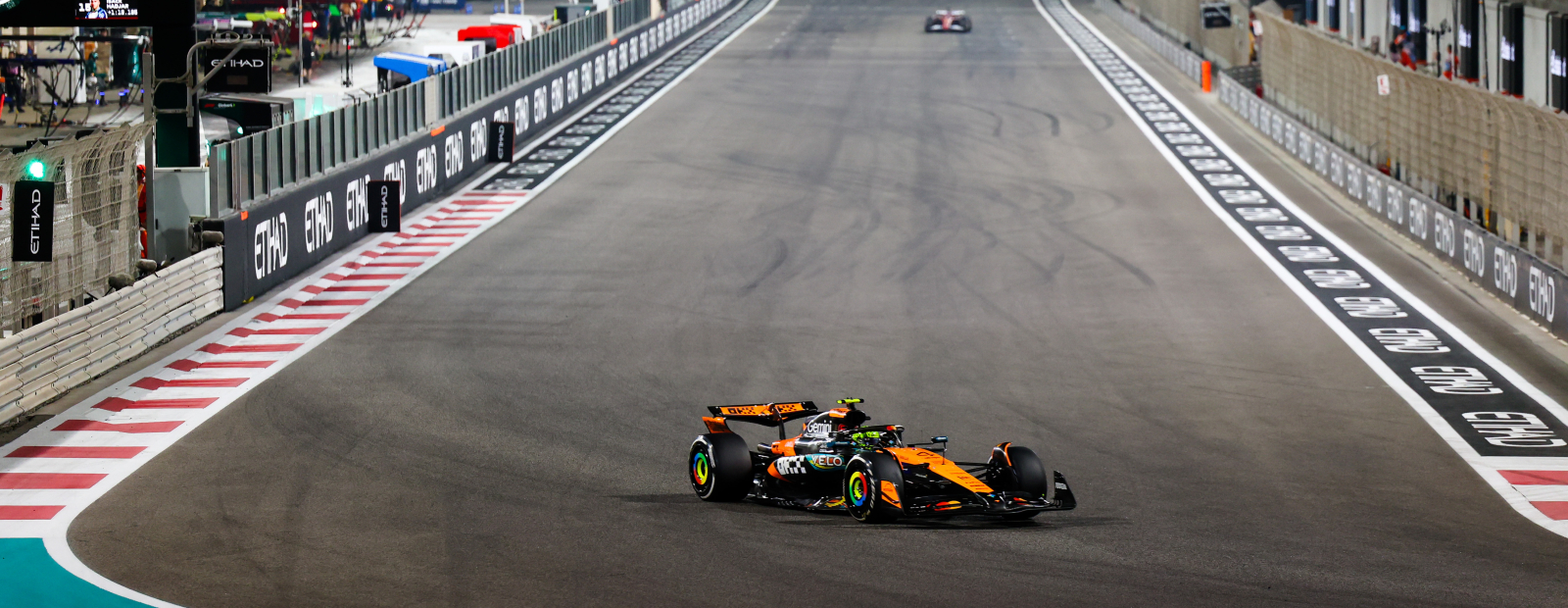 Noriss pirmo reizi karjerā izcīna F-1 čempiontitulu / Diena