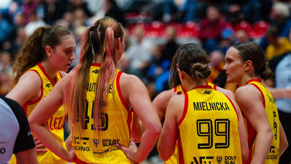 Digna Strautmane un Ketija Vihmane divatā iemet 23 punktus "Top 3" cīņā – Basketbols – Sportacentrs.com