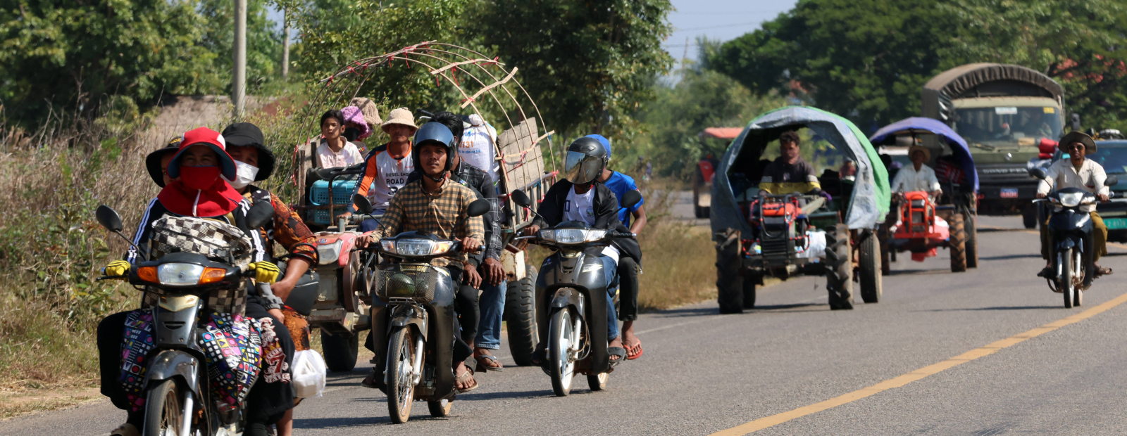 Kambodžas un Taizemes robežsadursmju laikā evakuēti simtiem tūkstoši iedzīvotāju / Diena