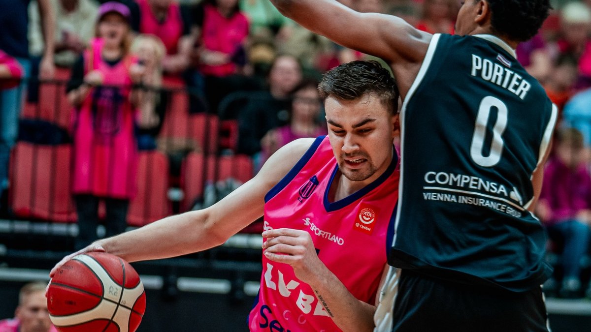 "Rīgas Zeļļi" aizraujošā duelī uzvar "Kaujā par Rīgu" - Delfi