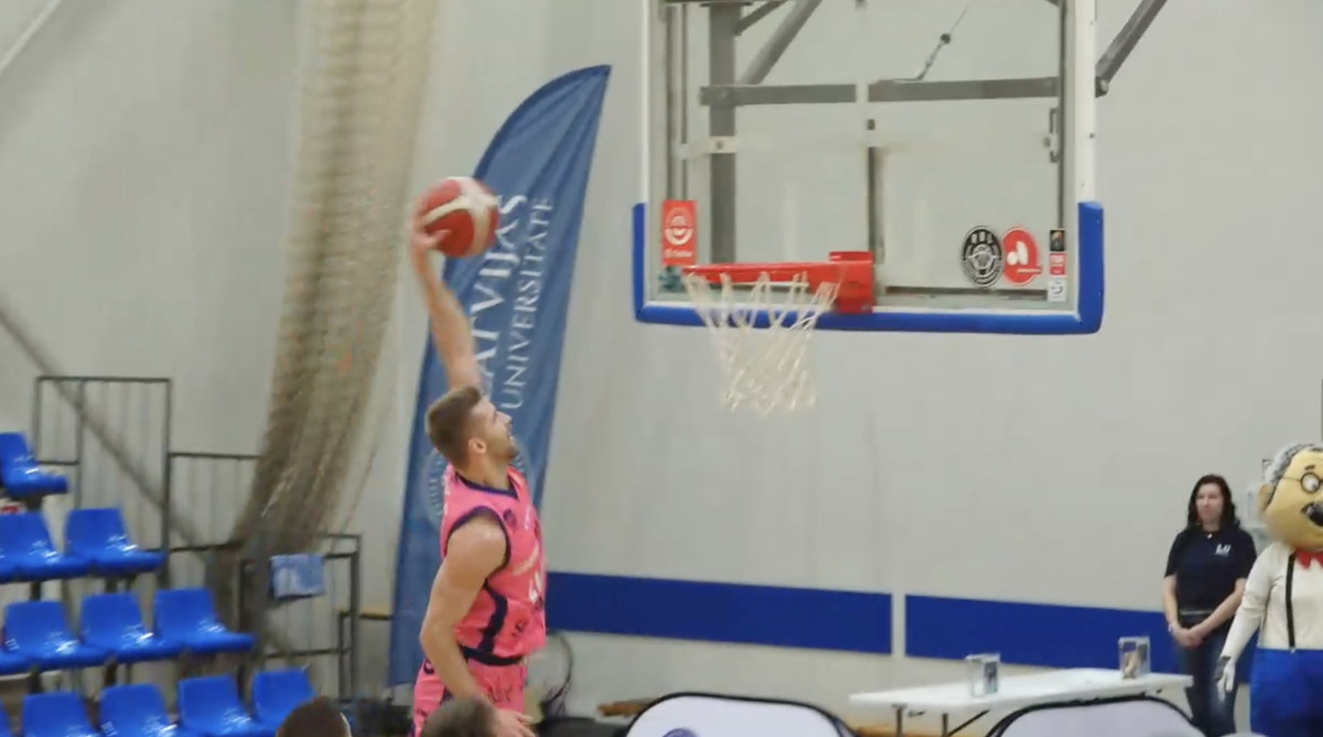 “Zeļļi” turpina soļot pa uzvaras taku uzvarot “LU” basketbolistus – Basketbols – Sportacentrs.com