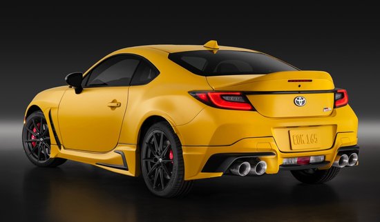 "Īsts sportiskais auto smaržo pēc benzīna un rada troksni," uzsver "Toyota" prezidents