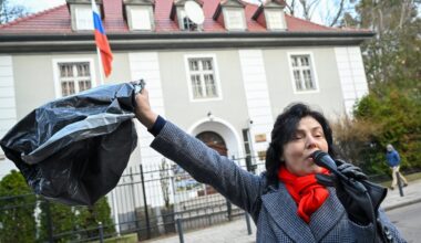 Poļiem neizdodas pārņemt Krievijas konsulātu Gdaņskā – krievi neatver