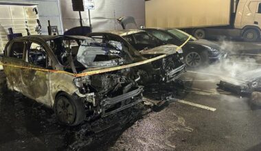 Viļņā pie lādētāja nodeguši trīs elektromobiļi