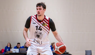 RSU pēdējā ceturtdaļā veic 15-0 izrāvienu un tiek pie lielā studentu derbija – Basketbols – Sportacentrs.com