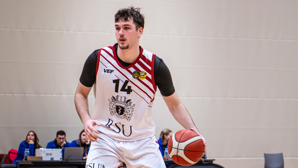 RSU pēdējā ceturtdaļā veic 15-0 izrāvienu un tiek pie lielā studentu derbija – Basketbols – Sportacentrs.com
