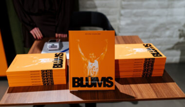 Izdota grāmata par ilggadējo basketbola valstsvienības kapteini Jāni Blūmu – Basketbols – Sportacentrs.com