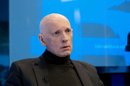 Nesagaidot sabiedrības atbalstu, Hermanis pievienojas "bezcerīgo pulkam"