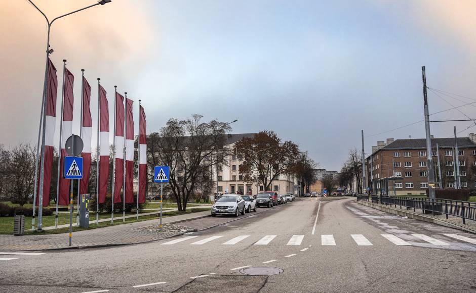 No 24. novembra līdz 8. janvārim ierobežos satiksmi Vienības ielā un mainīs transporta kustību Parādes ielā
