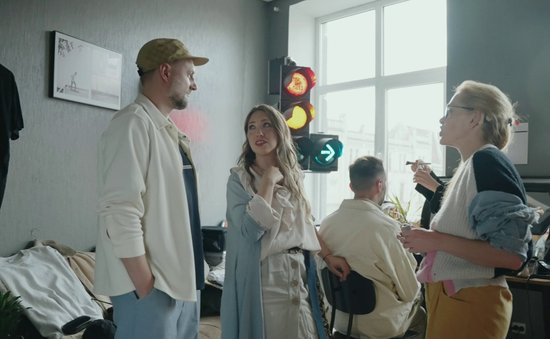 Noskaties! "Astro’n'out" miniseriāla otrā sērija – scenogrāfija, tērpi un kāda tuvāka iepazīšanās