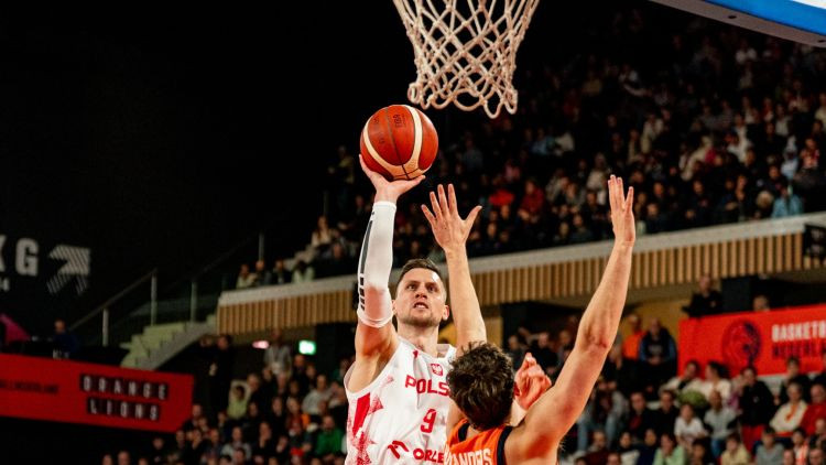 Polijai milzu atspēlēšanās Nīderlandē, Satoranskim rekords, spīd arī Lude – Basketbols – Sportacentrs.com