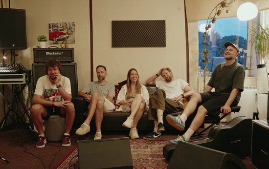 Noskaties! "Astro’n’out" laiž klajā miniseriālu un uzsāk Latvijas turneju