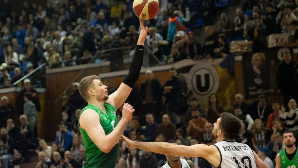 Helmanis aktīvs abos laukuma galos zaudējumā Eirolīgas klubam – Basketbols – Sportacentrs.com