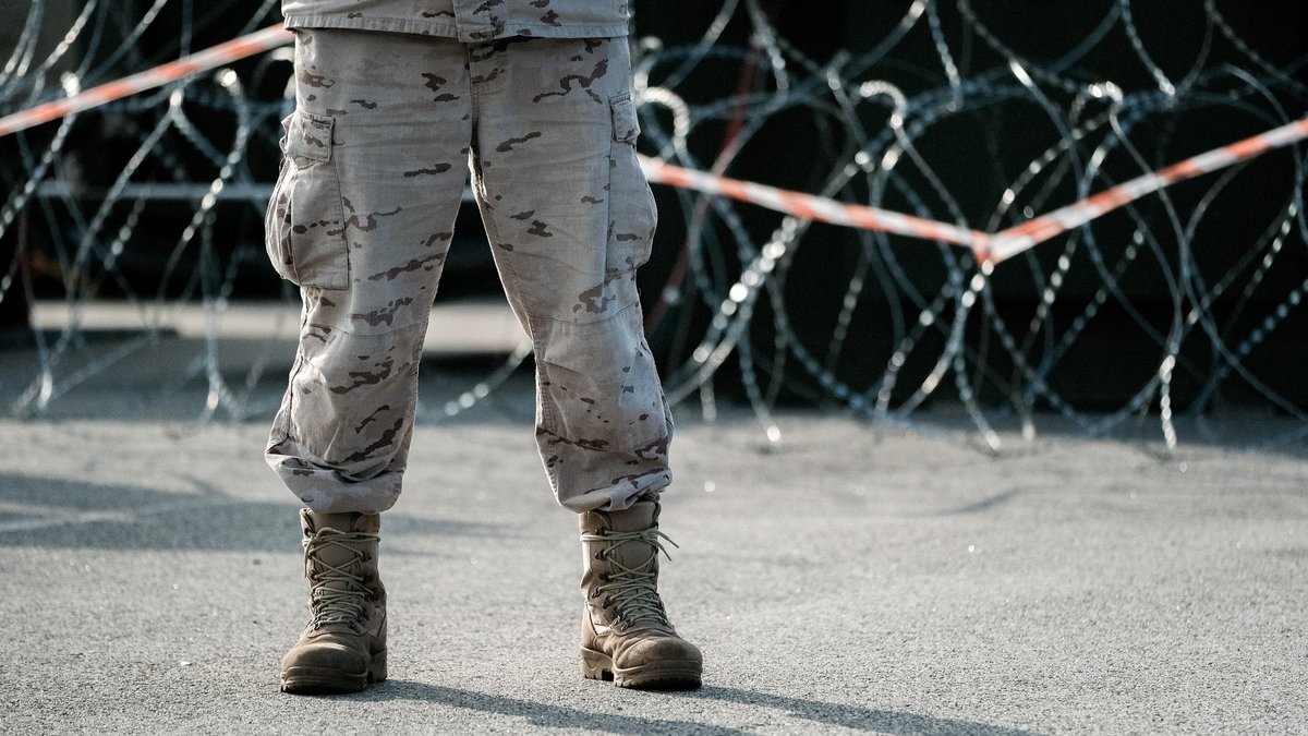 Līdz 120 000 eiro un pieeja Eiropas aizsardzības tirgum: jaunuzņēmumiem paveras jauna iespēja