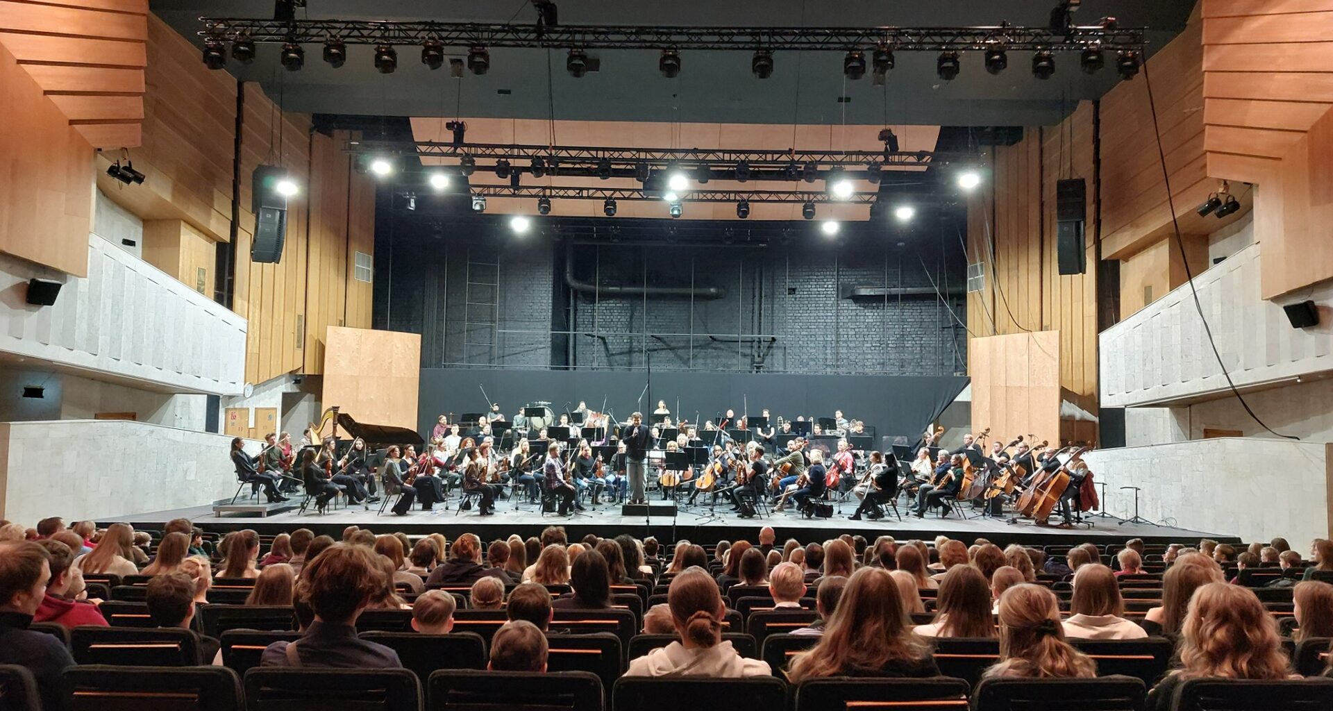 Divpadsmit minūšu koncentrēts šedevrs. Kā Jānis Liepiņš izvilka gaismā Artūru Grīnupu