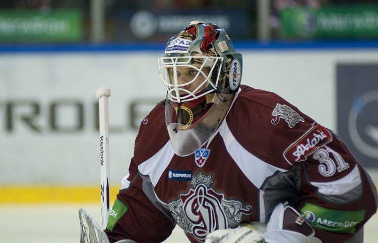 “Man liekas, tā ir daļa no kultūras” - bijušais “Dinamo” vārtsargs atceras KHL naudas “shēmas”